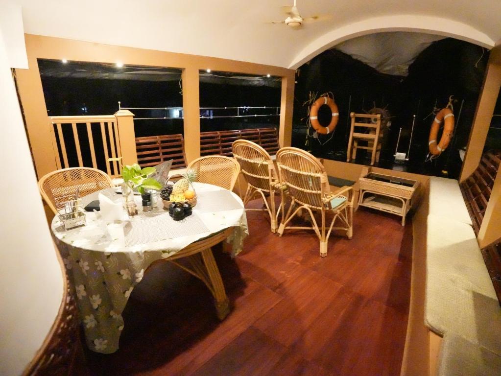 2 Bedroom Houseboat exterior view - Kalappura Houseboats, Alleppey