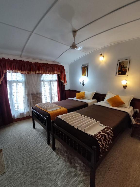 Planning a Honeymoon Houseboat in Alleppey: Complete Guide